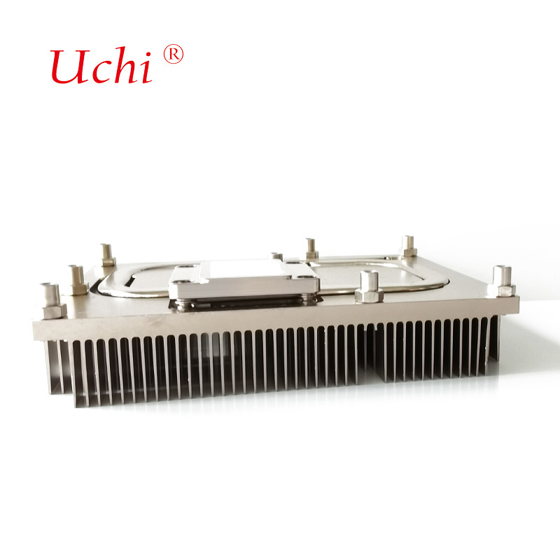 Bezwentylatorowe chłodzenie procesora z miedzianymi rurkami cieplnymi i aluminiowymi żebrami typu "zipper"